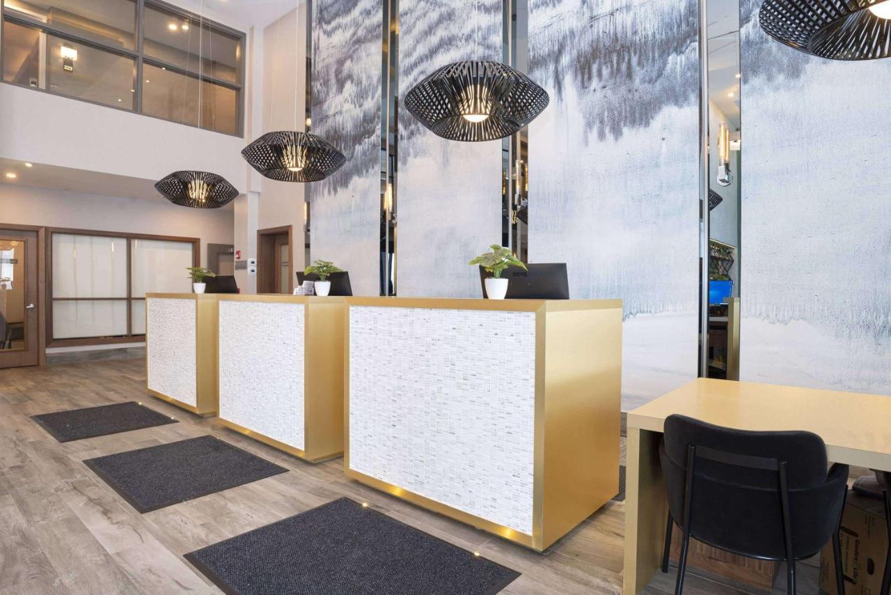 Sandman Signature Sherwood Park Hotel Exterior foto